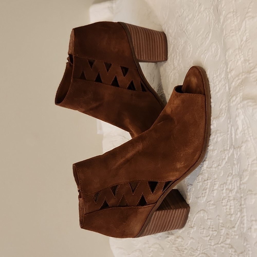 Lucky Brand Open Toe Heeled Suede  Booties with Cut Out Details SZ 10M